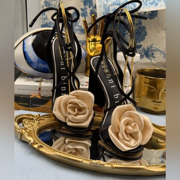 🆕 GIANNI BINI 🧿 NWOB Dakota Satin Flower Wrap Around Sandals, Black - Sz 8M - Picture 5 of 16